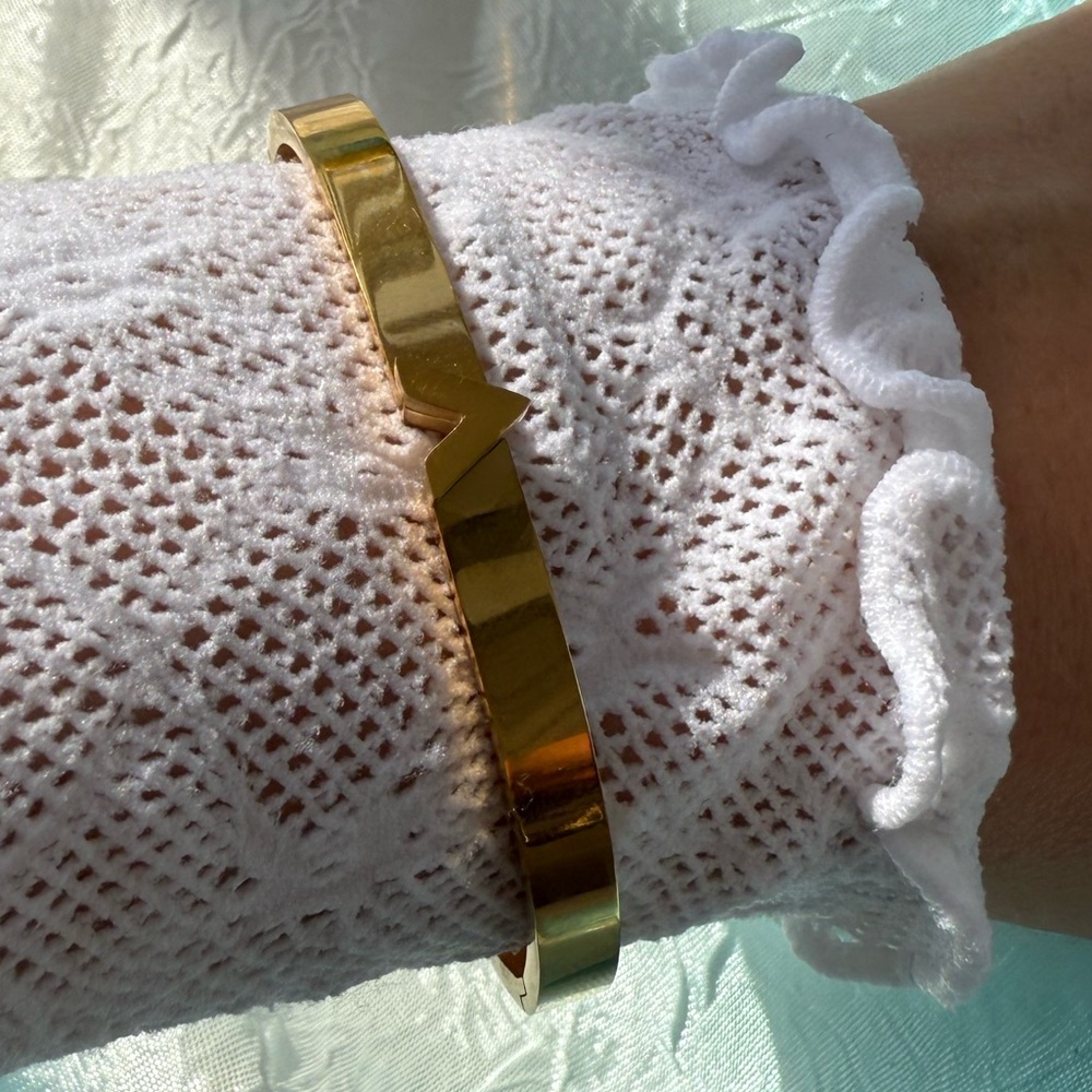 V Letters Bracelet | 316L Stainless Steel | Edgy & Modern - Picture 15 of 15